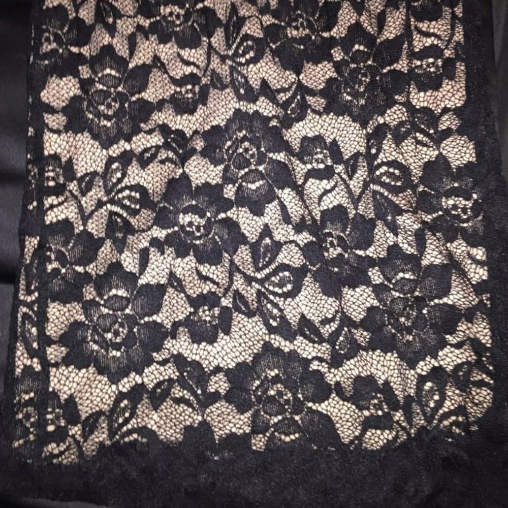 Black lace & beige dress - Picture 4 of 8